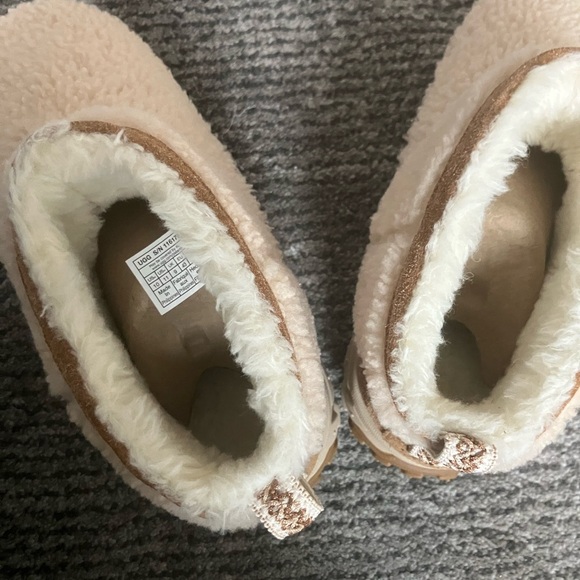 Venture Daze Ultra Mini Cozy Ugg - Picture 7 of 8
